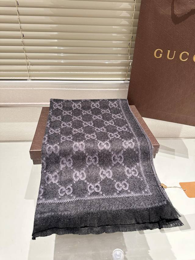 High end cashmere scarf gift box Guqi classic scarf made of real materials! This scarf is suitable for spring, autumn, and winter! It looks great as a shawl! Brighten skin tone! The upper body effect has a very strong aura, with a soft and textured f