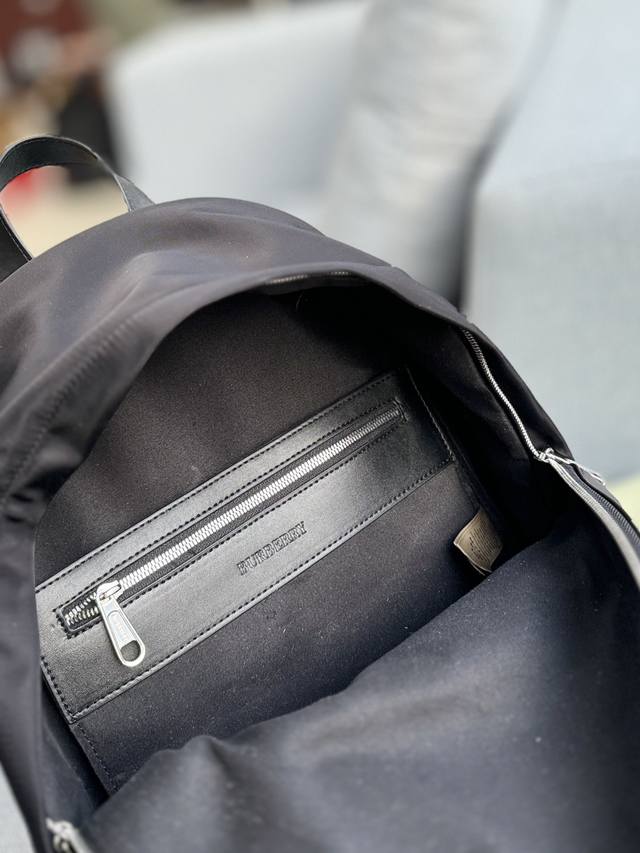 Boxless Size: 29.5 × 43 Burberry Canvas Backpack Backpack Latest Edition Backpack This fashionable functional backpack is the most suitable for urban active people. It combines sports bag shape with detail elements and looks great on the back