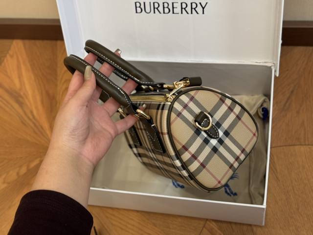 Box Size: 20.13Cm Burberry | Knock Cute Pillow Bag~Multi color, Hand carried Crossbody Matching~