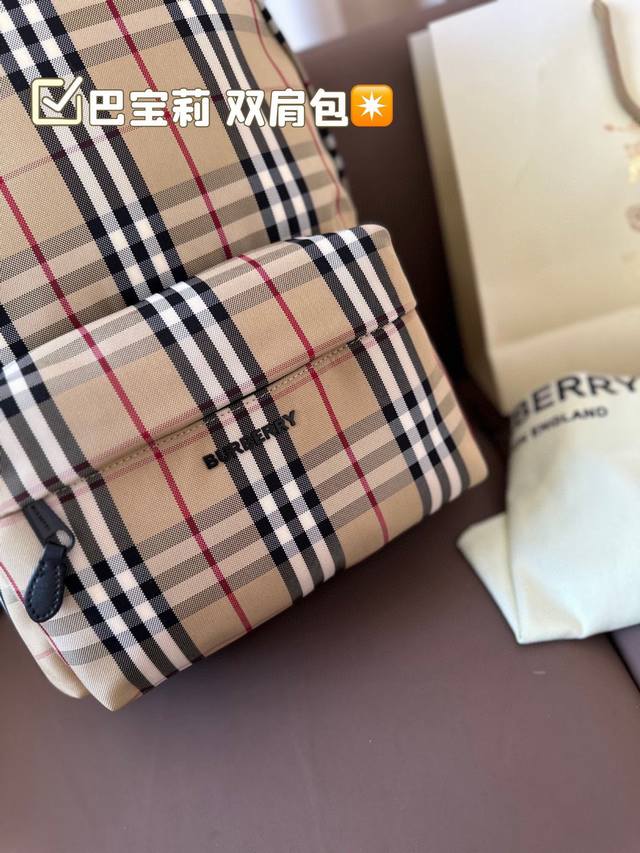 Burberry backpack classic fabric feels super nice, steady and generous! You won't choose the wrong one! Size: 34 * 42