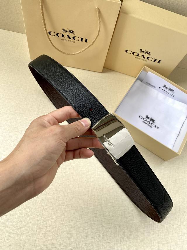 The 3.7cm wide Coach double-sided belt is made of sports calf leather and comes with a classic logo buckle. It is one product with two different appearances. Its fit can be personalized and can be cut with scissors. Saz D45 Smm