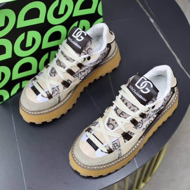 Official website synchronization, couple style DOLCE