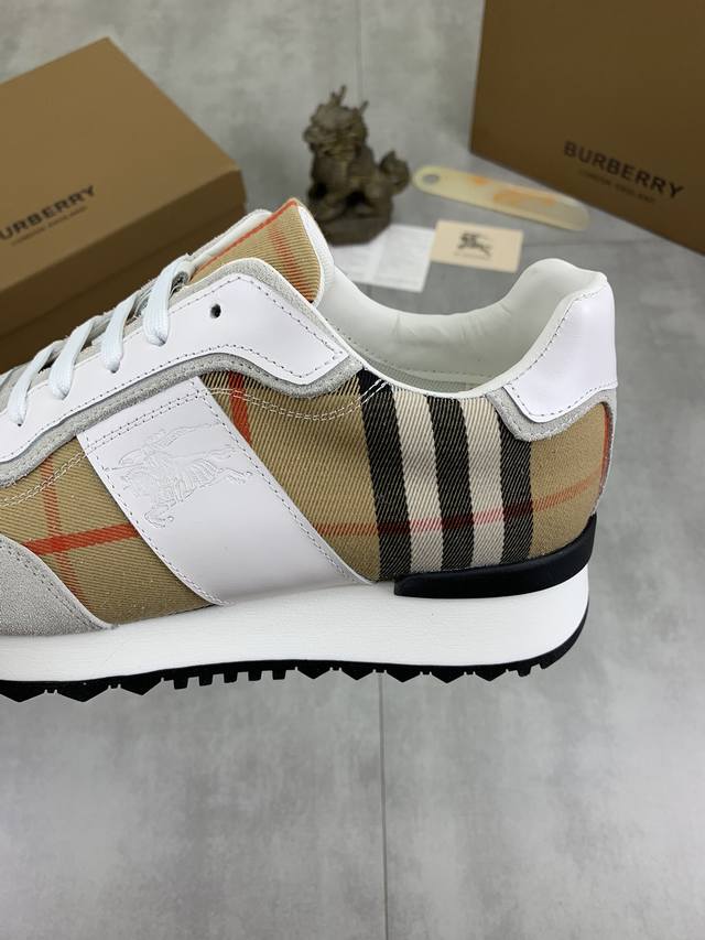 Factory price Knight Burberry sports men's shoes new casual low top men's shoes, new autumn and winter season design, perfect workmanship, set foot lazy style to create cabinet quality, shoe upper: fashionable and exquisite Burberry floral fabric wit