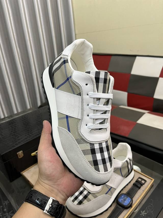 Burberry men's fashionable and trendy casual shoes, with high-quality imported cowhide brand special printed fabric on the upper, breathable sheepskin lining and foot pads, exquisite workmanship, high-end atmosphere, and a fashionable model shape. Ru