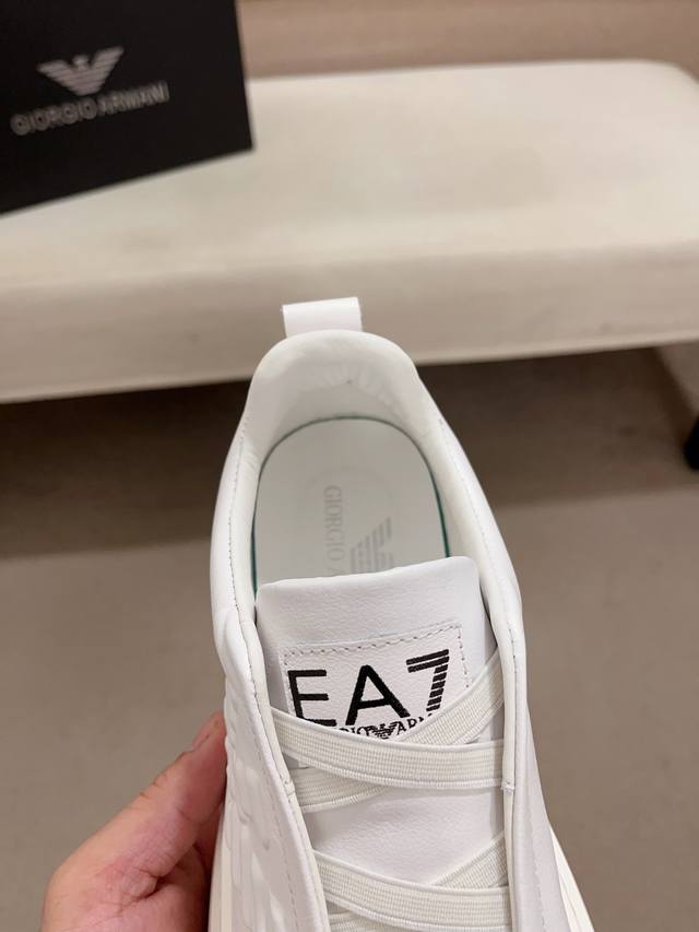 Factory price: Armani official website synchronizes with the latest shoe upper made of imported cowhide. Leather lining, foam outsole, top-notch handmade fine craftsmanship, perfect for those perfectionist men who pursue high luxury quality 38 44