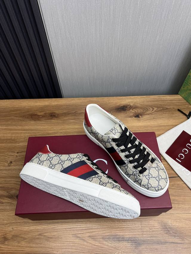 Factory price GUCCI Gucci Classic hot selling white shoes all year round. Standard sizes: women's sizes 35-40, men's sizes 38-44, women's and men's sizes 45. Customizable levels: official website. Original order quality material: original leather, or