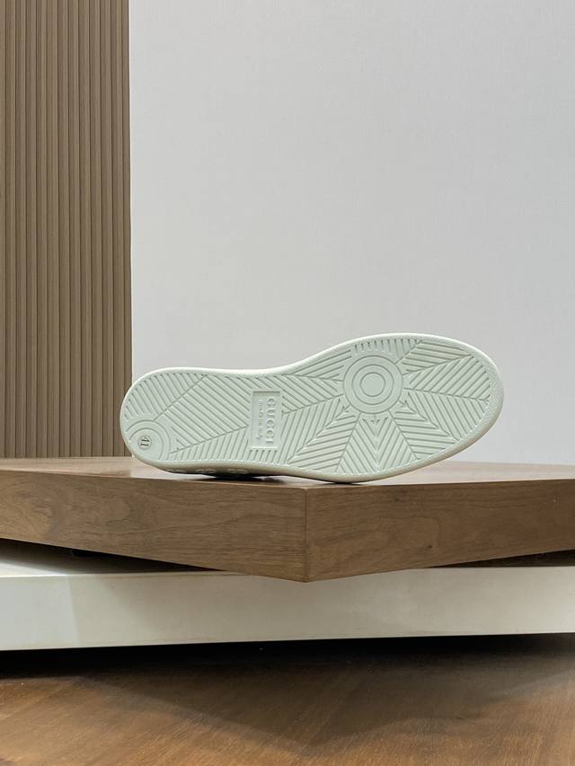 Gucci - High quality original - Upper: Nappa calf leather, Lychee grain calf leather, computer embroidery brand totem - Inner: Water dyed calf leather - outsole: Ultra light TPU rubber; Two tone molded outsole - Ultra high quality control workmanship