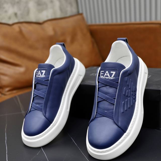 Brand: Armani ARM NI Standard Code: 38-44 45 Customization Level: Same as on official website Material: Original cowhide fabric Comfortable cowhide lining Lightweight and wear-resistant outsole Style Category: Men's fashion casual shoes Running sport
