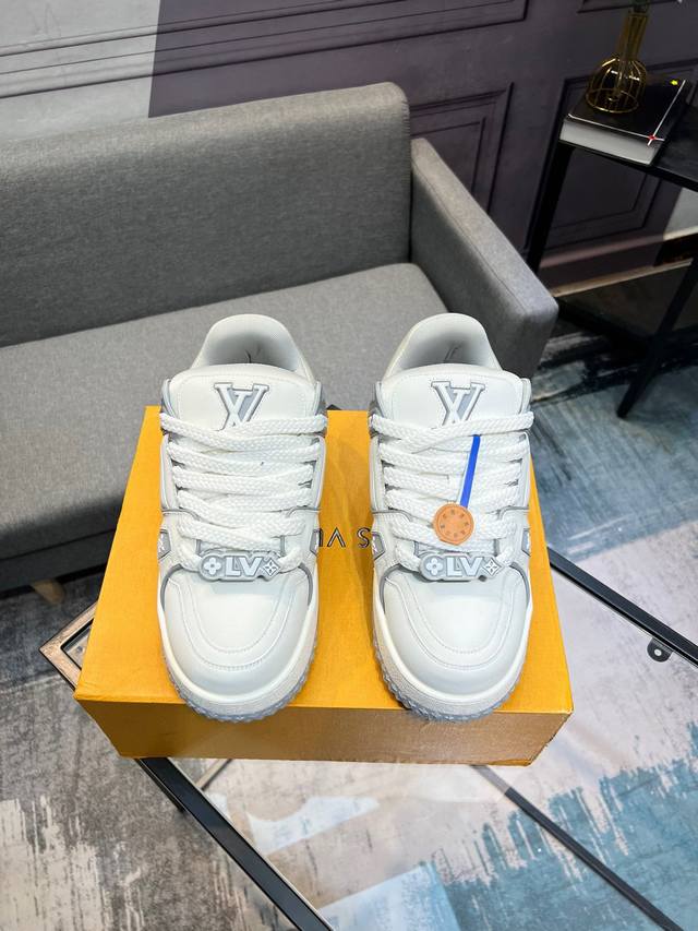 LV Top Version Fat Ding New Purchasing Quality LV~Louis Vuitton Lv TRAINER's Best Looking Sneakers, Donkey Brand Promotes New Products, Official Website Limited Edition Retro Basketball Sneakers! High top and low top both spend a lot of money to purc