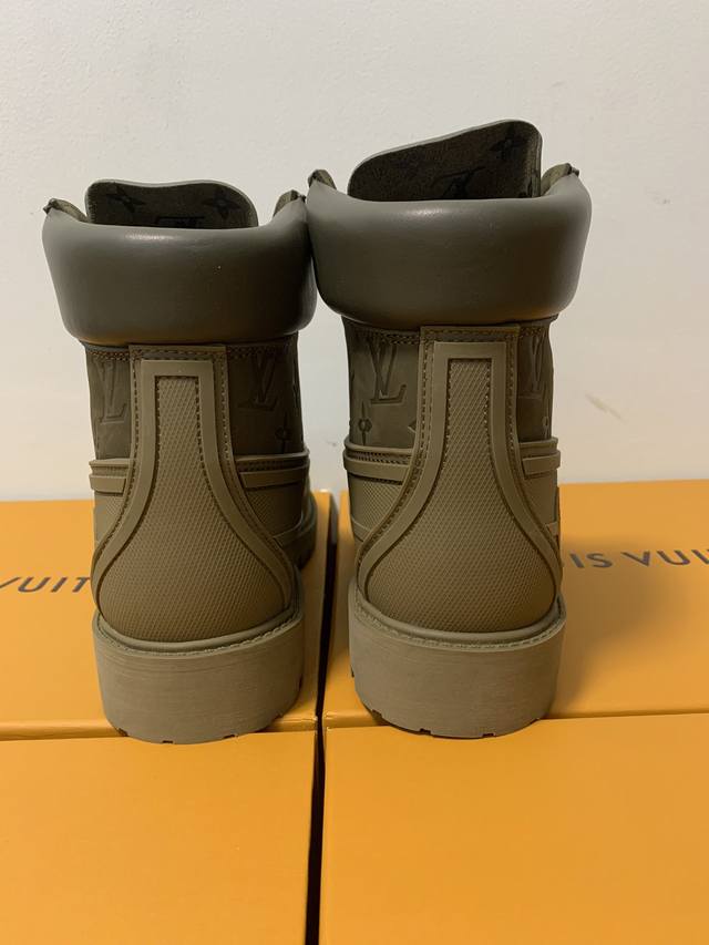 L Family Collaboration P: Couple Size: Women's 35-40 Men's 39-44 45 Customized Timberland Collaboration Via Instagram Lv Early Autumn Timberland Big Yellow Boots