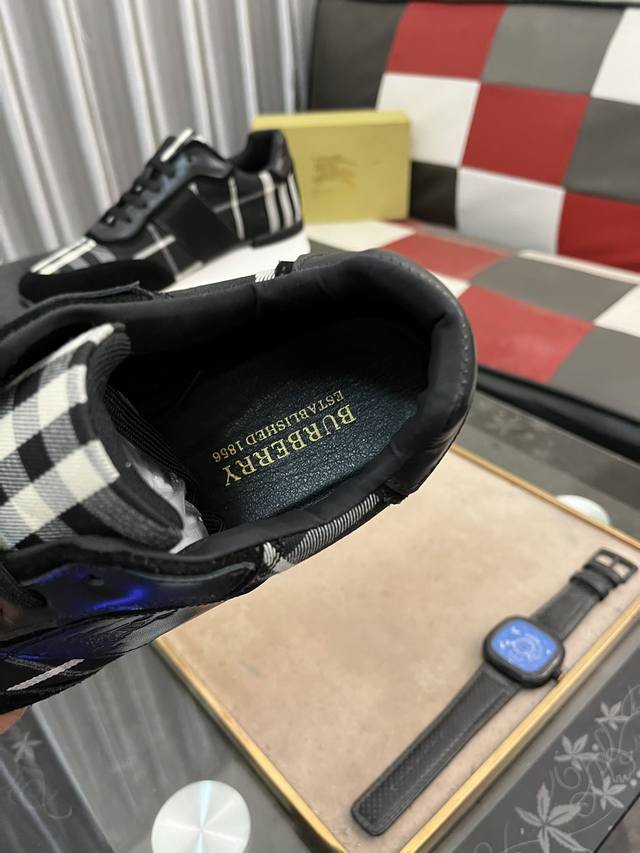 Burberry men's fashionable and trendy casual shoes, with high-quality imported cowhide brand special printed fabric on the upper, breathable sheepskin lining and foot pads, exquisite workmanship, high-end atmosphere, and a fashionable model shape. Ru