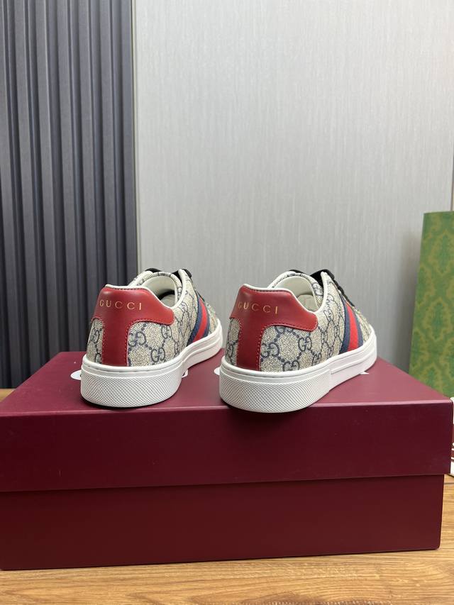Factory price GUCCI Gucci Classic hot selling white shoes all year round. Standard sizes: women's sizes 35-40, men's sizes 38-44, women's and men's sizes 45. Customizable levels: official website. Original order quality material: original leather, or