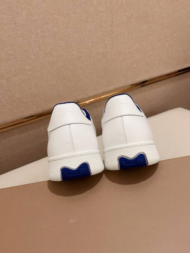 Factory price: synchronized with Burberry and top tier purchasing agents at the counter. Available in size: 38-44. Italian imported cowhide with fully imported sheepskin lining, sole: original factory special supply original sole, exclusive activity 