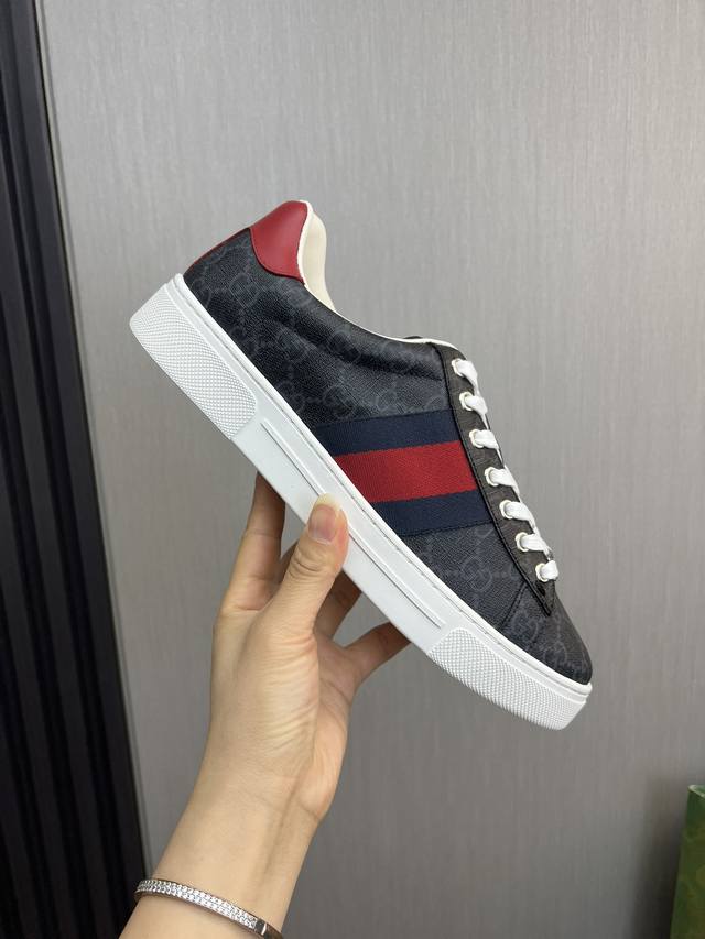 Factory price GUCCI Gucci Classic hot selling white shoes all year round. Standard sizes: women's sizes 35-40, men's sizes 38-44, women's and men's sizes 45. Customizable levels: official website. Original order quality material: original leather, or