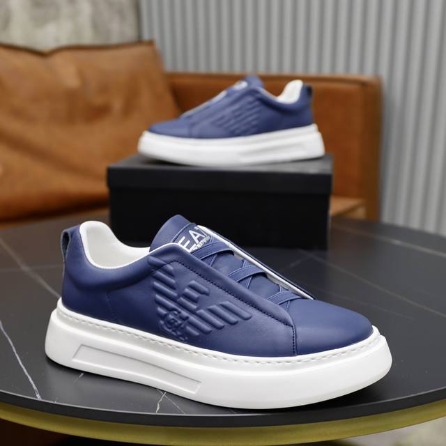 Brand: Armani ARM NI Standard Code: 38-44 45 Customization Level: Same as on official website Material: Original cowhide fabric Comfortable cowhide lining Lightweight and wear-resistant outsole Style Category: Men's fashion casual shoes Running sport