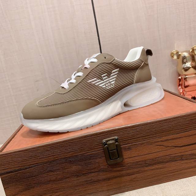 New: Factory price: Armani Armani * latest popular casual shoes, top brand luxury~purchasing agent, top~quality. The shoe upper is made of imported breathable cowhide with breathable sheepskin material, and the foot pads are finely crafted. Original 