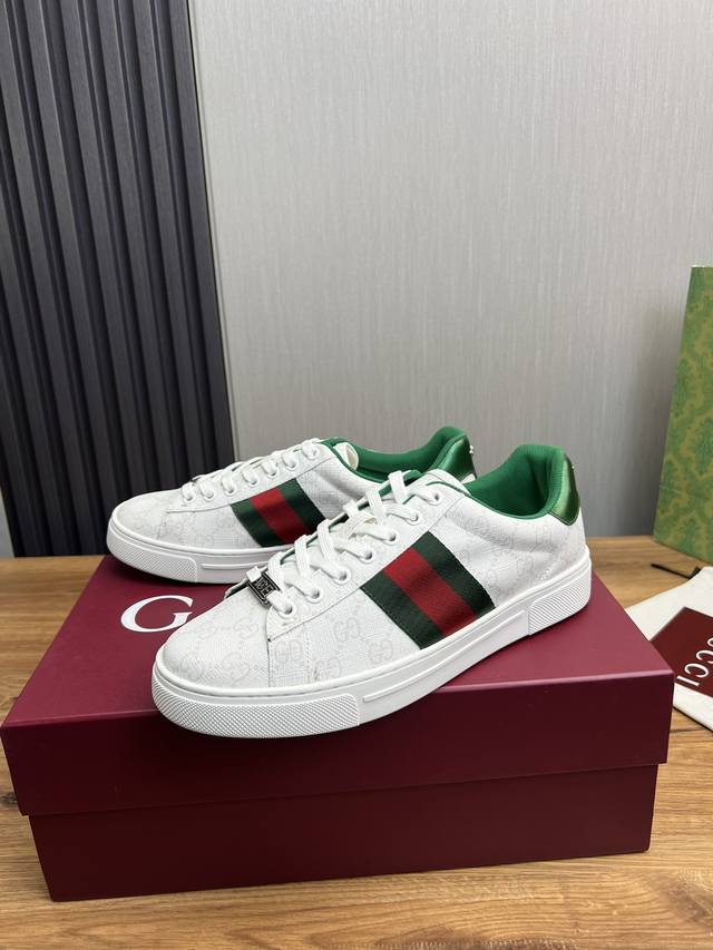 Factory price GUCCI Gucci Classic hot selling white shoes all year round. Standard sizes: women's sizes 35-40, men's sizes 38-44, women's and men's sizes 45. Customizable levels: official website. Original order quality material: original leather, or
