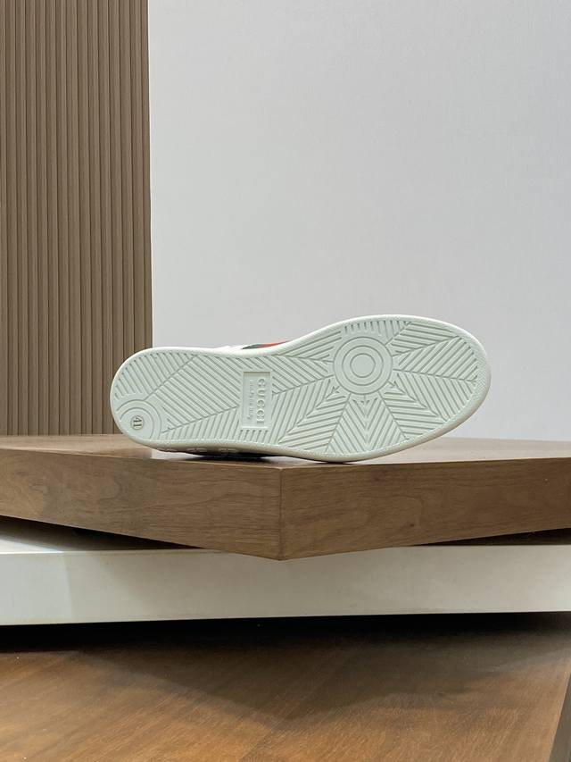 Gucci - High quality original - Upper: Nappa calf leather, Lychee grain calf leather, computer embroidery brand totem - Inner: Water dyed calf leather - outsole: Ultra light TPU rubber; Two tone molded outsole - Ultra high quality control workmanship