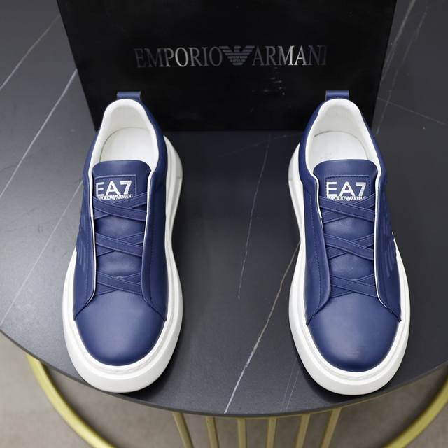 Brand: Armani ARM NI Standard Code: 38-44 45 Customization Level: Same as on official website Material: Original cowhide fabric Comfortable cowhide lining Lightweight and wear-resistant outsole Style Category: Men's fashion casual shoes Running sport