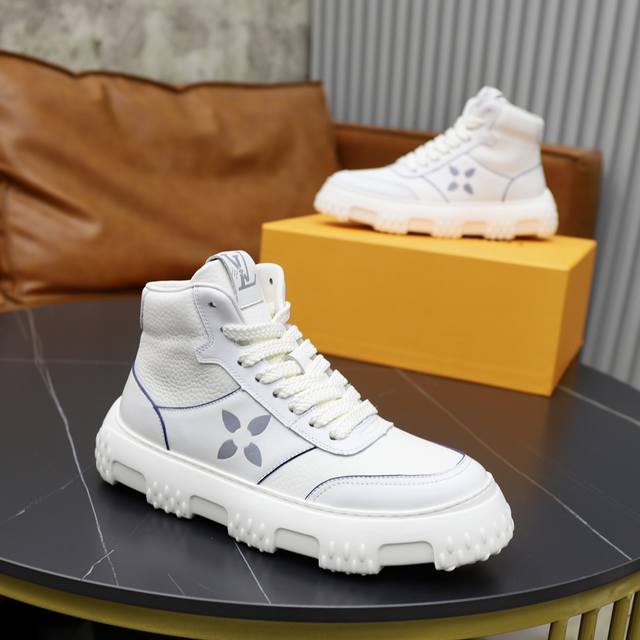 The official price of the new Louis Vuitton * L * V SPACE Lander casual shoes from LV is RMB. This casual shoe comes from the 2024 early autumn series and is made of Monoarm denim fabric. The official price of the new Louis Vuitton * L * V SPACE Land