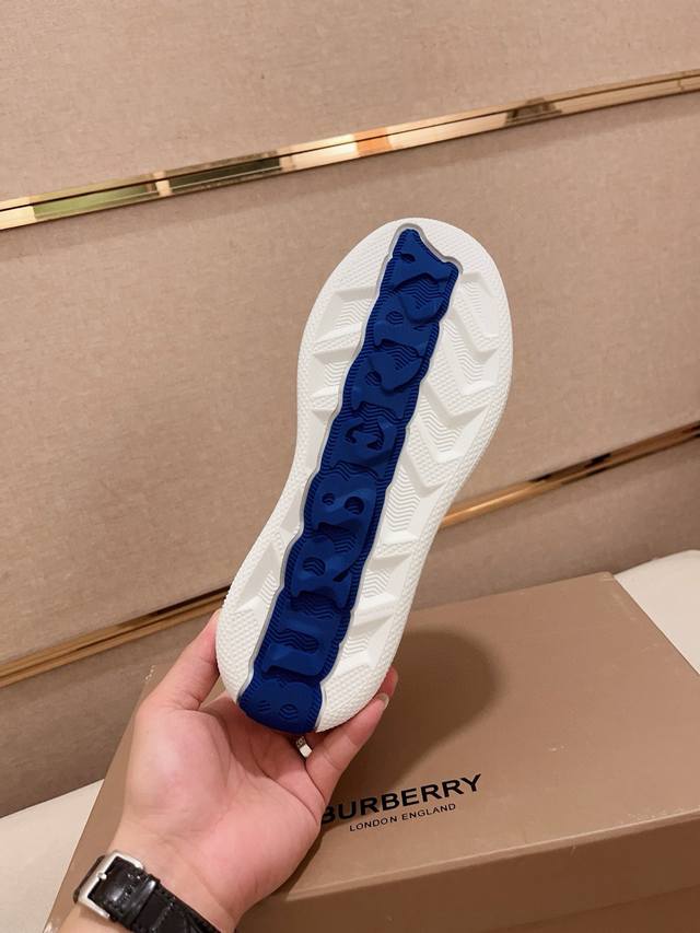 Factory price: synchronized with Burberry and top tier purchasing agents at the counter. Available in size: 38-44. Italian imported cowhide with fully imported sheepskin lining, sole: original factory special supply original sole, exclusive activity 