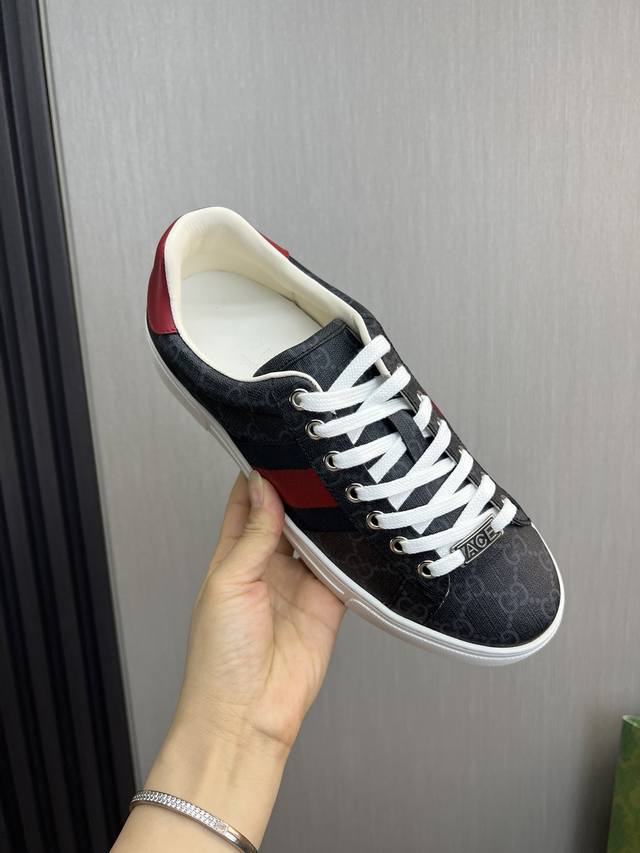 Factory price GUCCI Gucci Classic hot selling white shoes all year round. Standard sizes: women's sizes 35-40, men's sizes 38-44, women's and men's sizes 45. Customizable levels: official website. Original order quality material: original leather, or