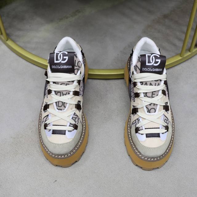 Official website synchronization, couple style DOLCE