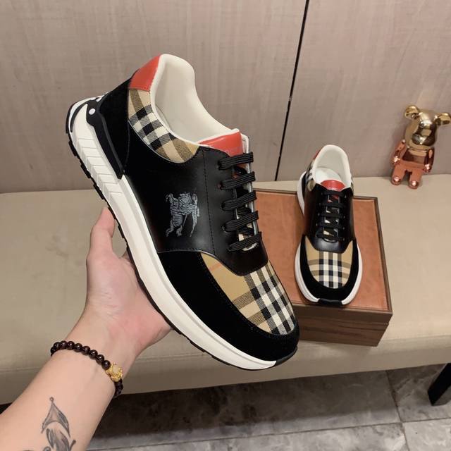 New: Factory price: Burberry's latest popular casual shoes, top brand luxury~purchasing agent, top quality~quality. The shoe upper is made of imported breathable cowhide with breathable sheepskin material, and the foot pads are finely crafted. Origin