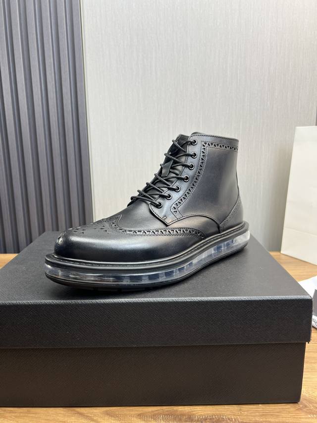 Factory price Prad * Prada pure original glossy leather air cushioned short boots for men Chelsea boots are made of imported open edge bead glossy leather, with geometric cutting, imported locomotive precision stitching and splicing, high-precision c