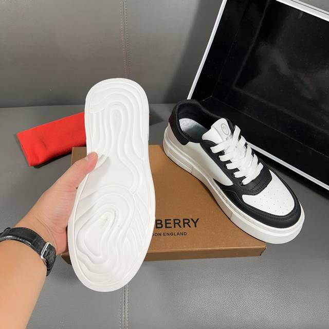Real price without profit! The latest casual and fashionable men's shoes on Burberry's official website, with a popular and simple style, are exclusive to trendy men Unique official website latest brand element original decoration, fashionable and ge