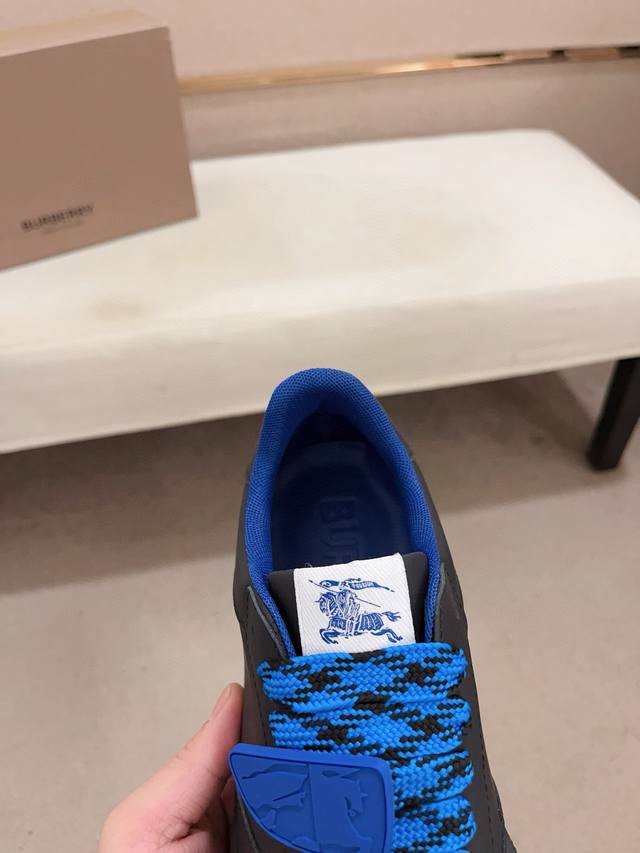 Factory price: synchronized with Burberry and top tier purchasing agents at the counter. Available in size: 38-44. Italian imported cowhide with fully imported sheepskin lining, sole: original factory special supply original sole, exclusive activity