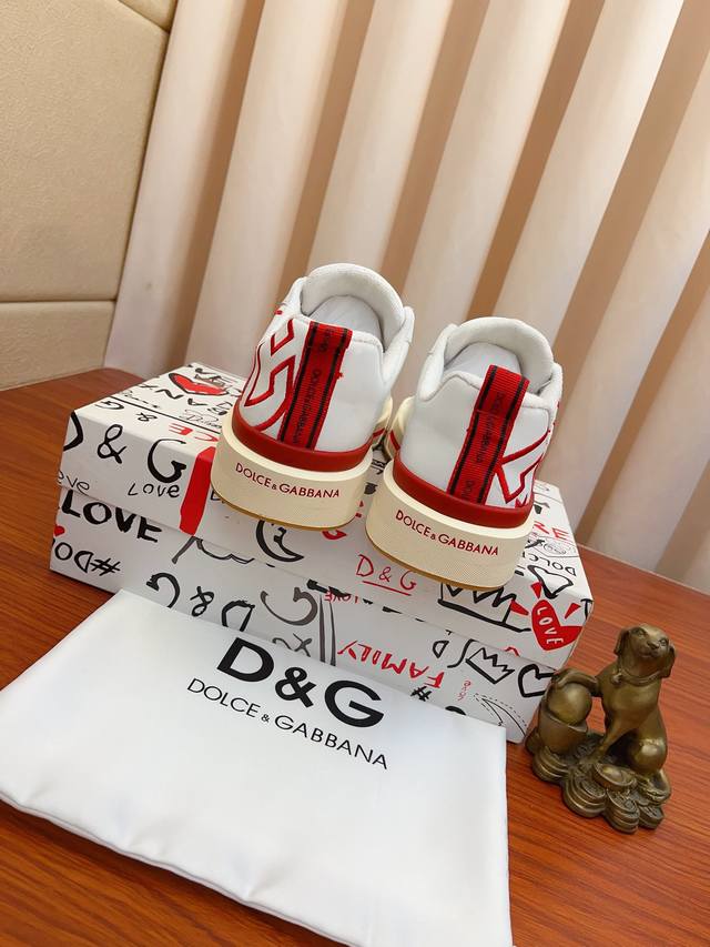 Actual price: Dolce&Gabbana DG original imported top layer cowhide and sheepskin lining, lightweight, comfortable, versatile on the feet, original special supply outsole highly favored by trendy men, welcome to compare exquisite and luxurious quality
