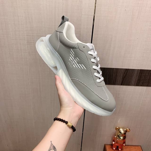 New: Factory price: Armani Armani * latest popular casual shoes, top brand luxury~purchasing agent, top~quality. The shoe upper is made of imported breathable cowhide with breathable sheepskin material, and the foot pads are finely crafted. Original 