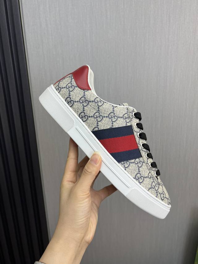 Factory price GUCCI Gucci Classic hot selling white shoes all year round. Standard sizes: women's sizes 35-40, men's sizes 38-44, women's and men's sizes 45. Customizable levels: official website. Original order quality material: original leather, or