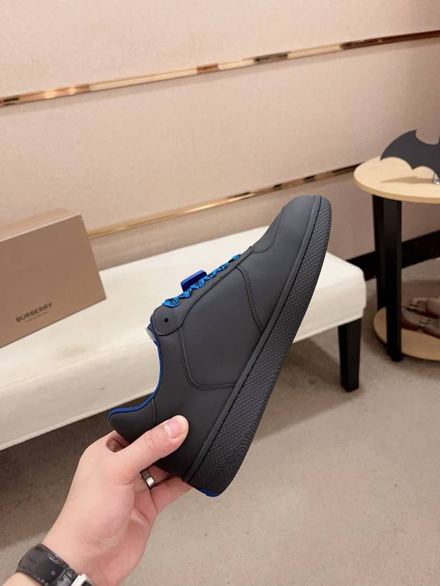 Factory price: synchronized with Burberry and top tier purchasing agents at the counter. Available in size: 38-44. Italian imported cowhide with fully imported sheepskin lining, sole: original factory special supply original sole, exclusive activity