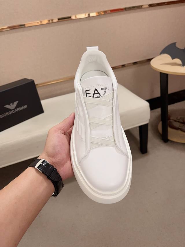 Factory price: Armani official website synchronizes with the latest shoe upper made of imported cowhide. Leather lining, foam outsole, top-notch handmade fine craftsmanship, perfect for those perfectionist men who pursue high luxury quality 38 44