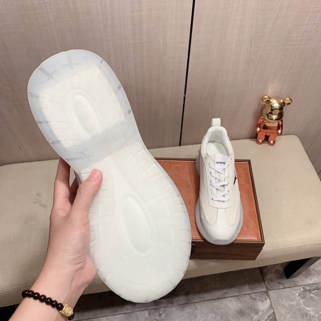 New: Factory price: Armani Armani * latest popular casual shoes, top brand luxury~purchasing agent, top~quality. The shoe upper is made of imported breathable cowhide with breathable sheepskin material, and the foot pads are finely crafted. Original 