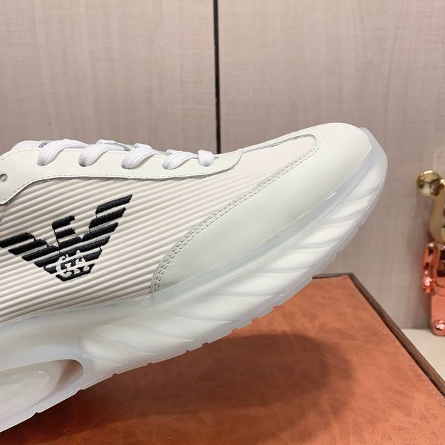 New: Factory price: Armani Armani * latest popular casual shoes, top brand luxury~purchasing agent, top~quality. The shoe upper is made of imported breathable cowhide with breathable sheepskin material, and the foot pads are finely crafted. Original 