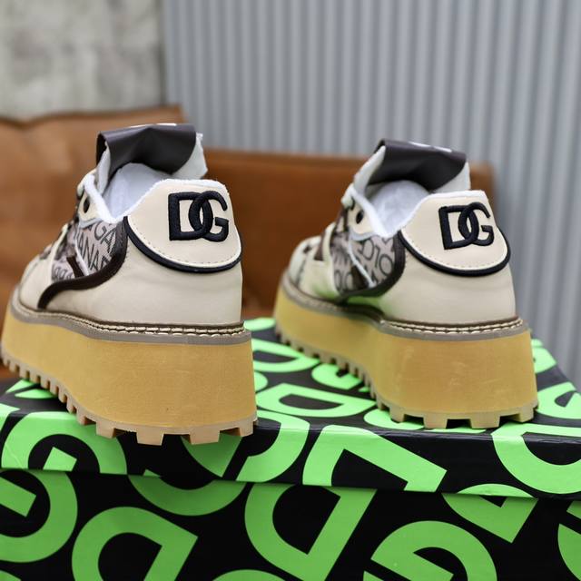 Official website synchronization, couple style DOLCE