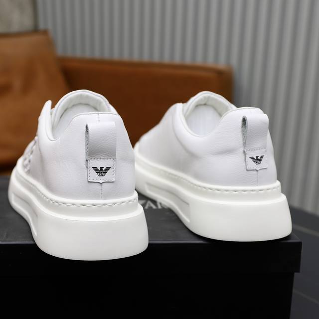 Brand: Armani ARM NI Standard Code: 38-44 45 Customization Level: Same as on official website Material: Original cowhide fabric Comfortable cowhide lining Lightweight and wear-resistant outsole Style Category: Men's fashion casual shoes Running sport