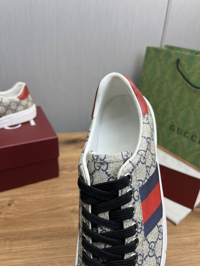 Factory price GUCCI Gucci Classic hot selling white shoes all year round. Standard sizes: women's sizes 35-40, men's sizes 38-44, women's and men's sizes 45. Customizable levels: official website. Original order quality material: original leather, or