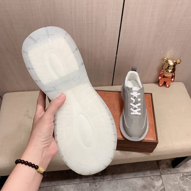 New: Factory price: Armani Armani * latest popular casual shoes, top brand luxury~purchasing agent, top~quality. The shoe upper is made of imported breathable cowhide with breathable sheepskin material, and the foot pads are finely crafted. Original 