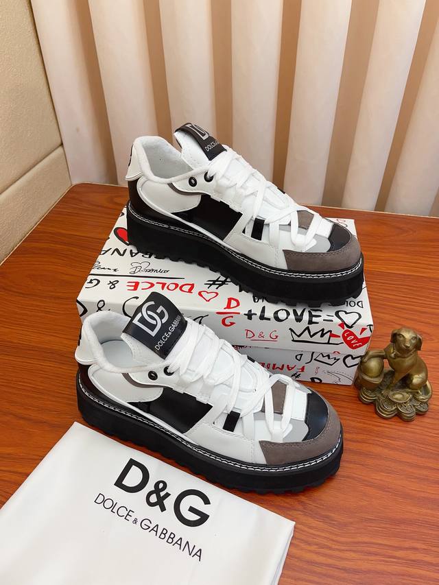 Actual price: Dolce&Gabbana DG original imported top layer cowhide and sheepskin lining, lightweight, comfortable, versatile on the upper foot, original special supply outsole highly favored by trendy men, welcome to compare exquisite and luxurious q