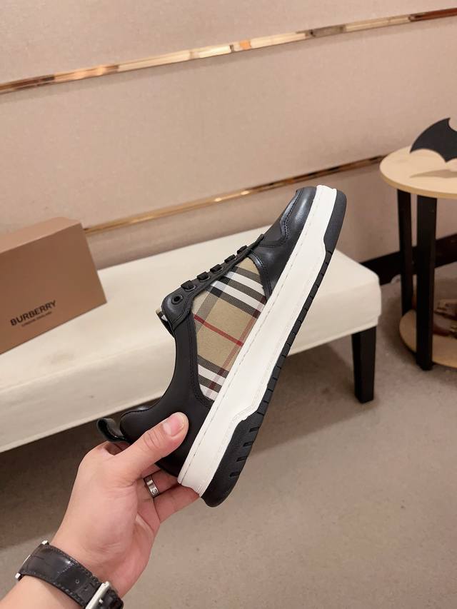Factory price: Counter synchronized BURBERRY Burberry top purchasing agent synchronized release in size: 38-44. Italian imported cowhide paired with official website fabric. Fully imported sheepskin lining, sole: original factory special supply origi