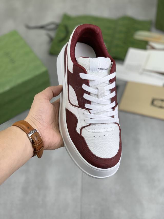 Factory price, real price, top of the line Gucci 24SS counter, latest couple style, thick soled Gucci white shoes, purchasing level Gucci's latest lightweight thick soled white shoes! Top tier chip version! Do you have the same feeling of 
