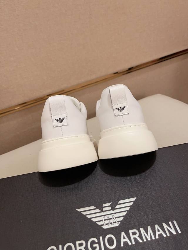 Factory price: Armani official website synchronizes with the latest shoe upper made of imported cowhide. Leather lining, foam outsole, top-notch handmade fine craftsmanship, perfect for those perfectionist men who pursue high luxury quality 38 44