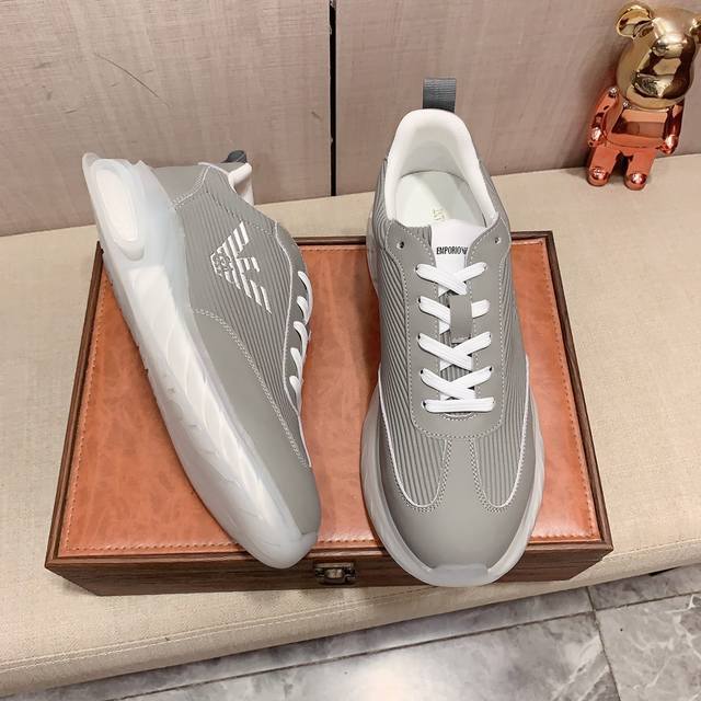 New: Factory price: Armani Armani * latest popular casual shoes, top brand luxury~purchasing agent, top~quality. The shoe upper is made of imported breathable cowhide with breathable sheepskin material, and the foot pads are finely crafted. Original 