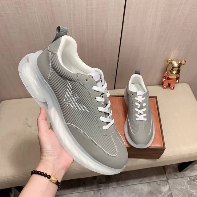 New: Factory price: Armani Armani * latest popular casual shoes, top brand luxury~purchasing agent, top~quality. The shoe upper is made of imported breathable cowhide with breathable sheepskin material, and the foot pads are finely crafted. Original 