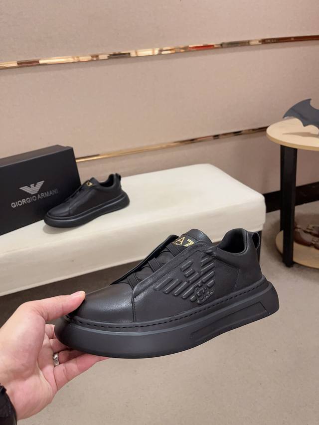 Factory price: Armani official website synchronizes with the latest shoe upper made of imported cowhide. Leather lining, foam outsole, top-notch handmade fine craftsmanship, perfect for those perfectionist men who pursue high luxury quality 38 44