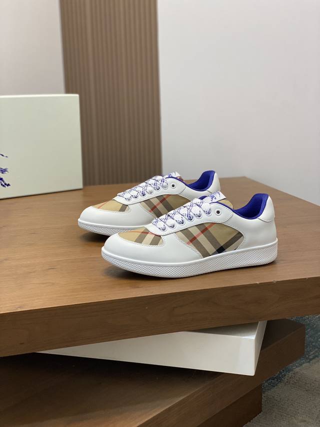 Burberry's new warhorse plaid casual sports shoes, brand new terrace casual sports shoes, Burberry's classic original super comfortable shoes, knight blue non slip sole, finally saw the latest diagonal plaid sports shoes. The color is really beautifu